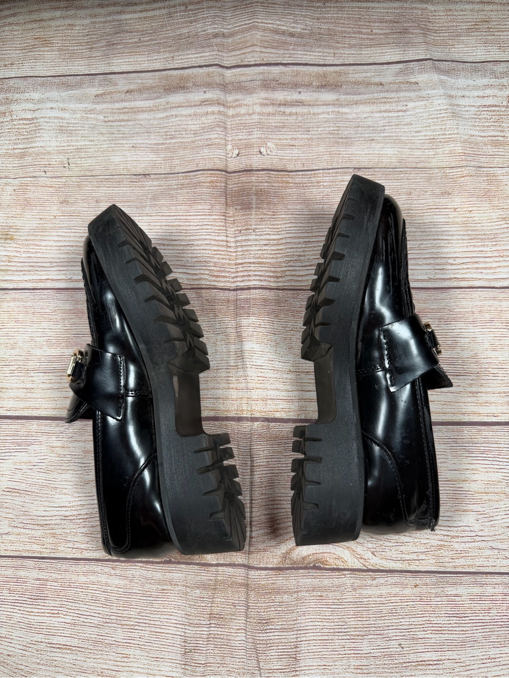 Steve Madden Lando Black Leather Lug-Sole Loafers with Gold Bit Preppy Old Money - Picture 6 of 8